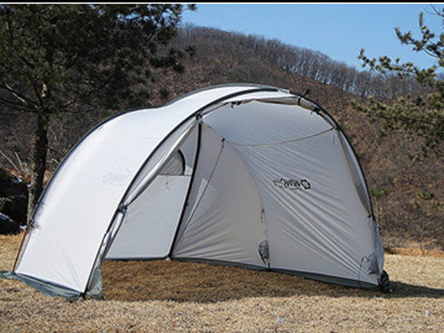 アウトドア テント/タープ WIWO（ウイーオ）の個性派テント＆シェルターでキャンプ場の注目の的に 